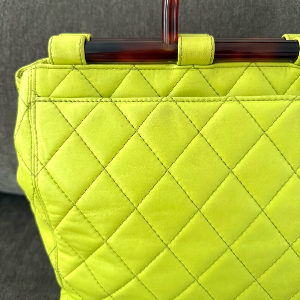 Authentic CHANEL Tortoise Top Handle Bag lime yellow leather guilted medium - Picture 15 of 16
